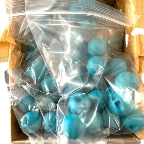 1 Gross-12 dozen La Mode B.Blumenthal round peacock plastic self shank buttons - Picture 6 of 8